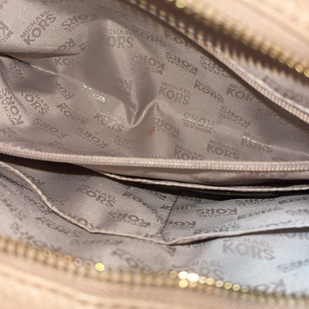 Michael Kors beige pocketbook - Picture 5 of 9